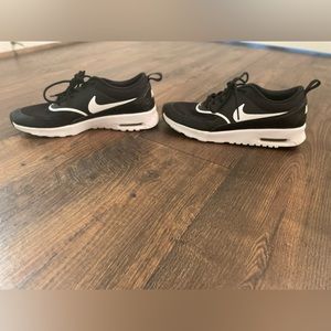 Women’s Nike tennis shoes